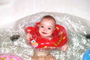 BabySwimmer - уникальные круги для купания младенцев от 0 до 3 лет.